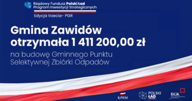 baner z napisem Gmina otrzymała 1.411.200,00 oraz flaga Polski