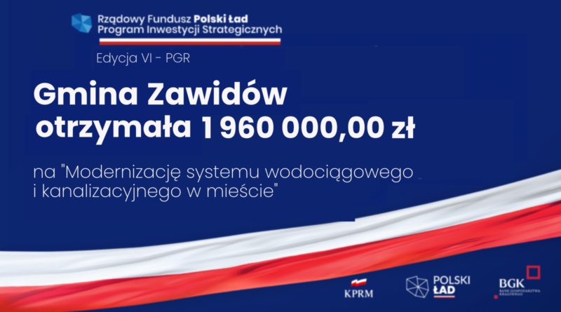 Granatowe tło, a na nim informacja z przyznanym dofinansowaniem i nazwą inwestycji, flaga Polski