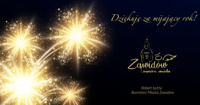 Fajerwerki na czarnym tle oraz logo miasta, wieża oraz element anielski. nowa anioła i skrzydło.