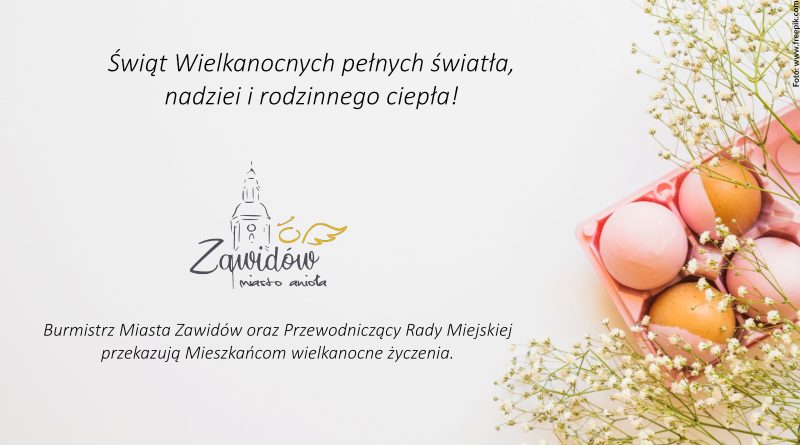 Kolorowe jaka oraz dekoracja świąteczna z drobnych kwiatuszków (gipsówka), napis: Życzenia wielkanocne od Burmistrza Miasta Zawidów i Przewodniczącego RM oraz logo miasta z wieżą kościoła katolickiego.